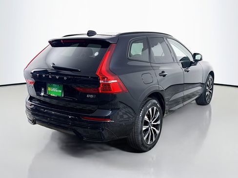Used 2025 Volvo XC60 B5 Plus image 10