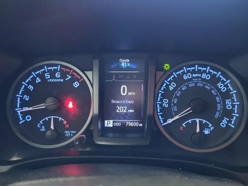 Used 2022 Toyota Tacoma TRD Off-Road AWD/4WD image 9