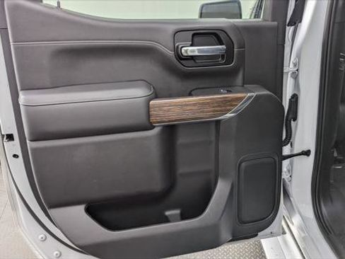 Used 2022 Chevrolet Silverado 1500 High Country w/ Technology Package image 16