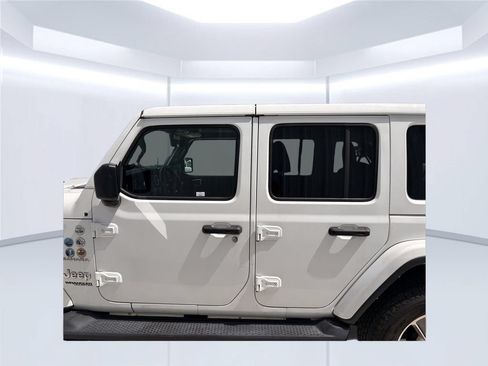 Used 2022 Jeep Wrangler Unlimited Sahara w/ Cold Weather Group AWD/4WD image 6