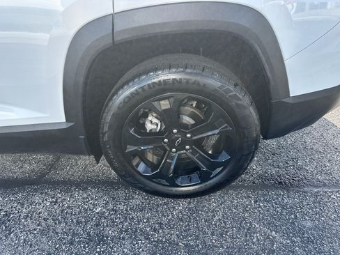 Certified 2025 Chevrolet Equinox LT w/ Convenience Package II AWD/4WD image 5