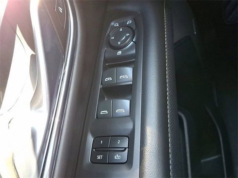 Used 2024 GMC Yukon SLT image 25