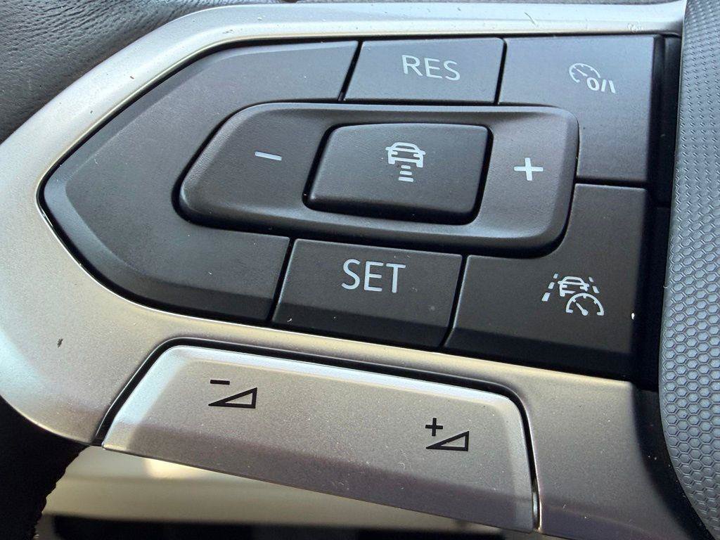 Used 2023 Volkswagen Jetta SE w/ Panoramic Sunroof Package FWD image 17