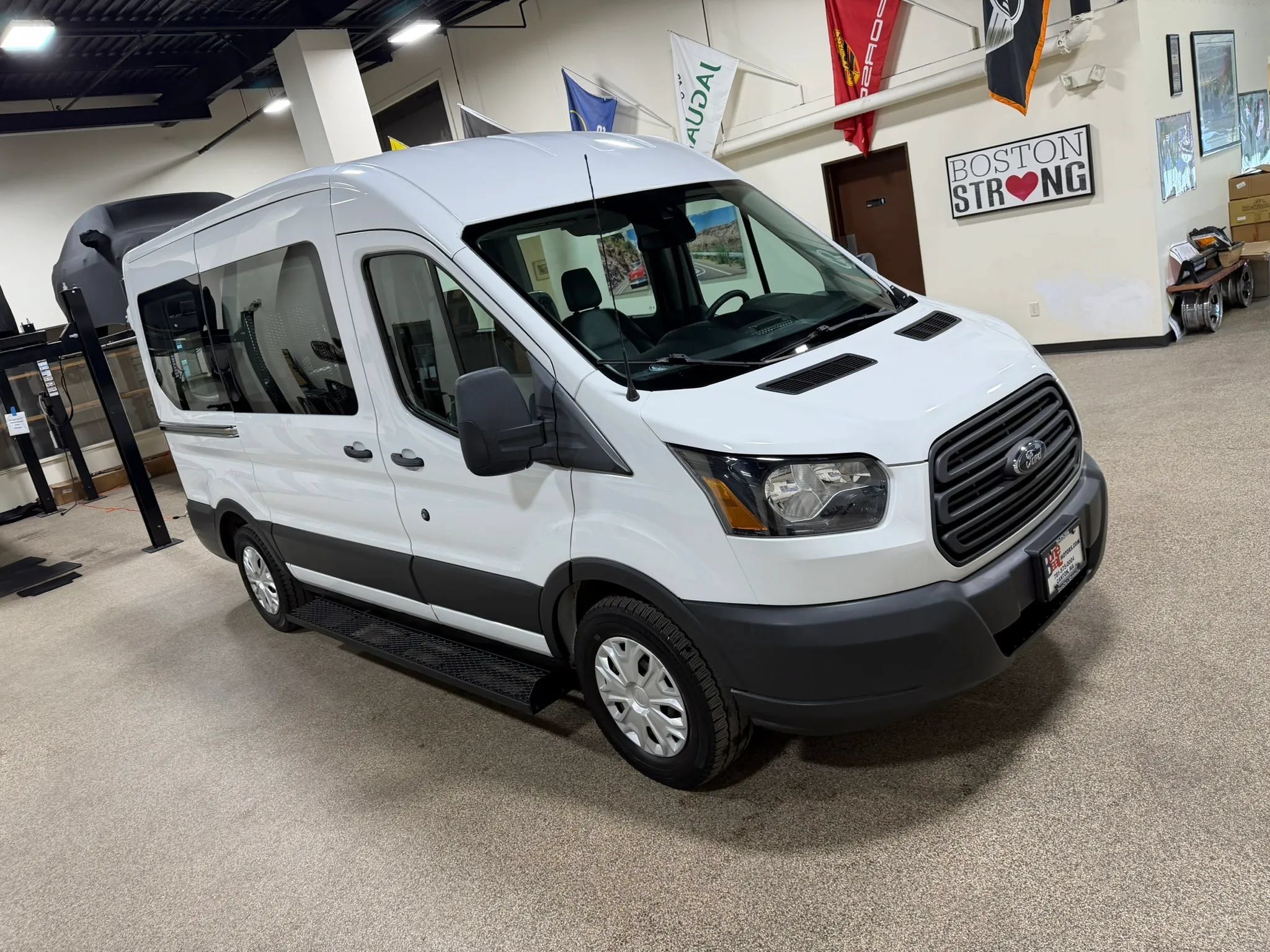 Used 2018 Ford Transit 150 XL RWD image 14