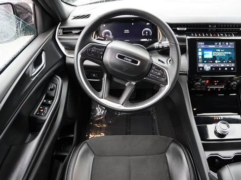 Certified 2023 Jeep Grand Cherokee Altitude image 18