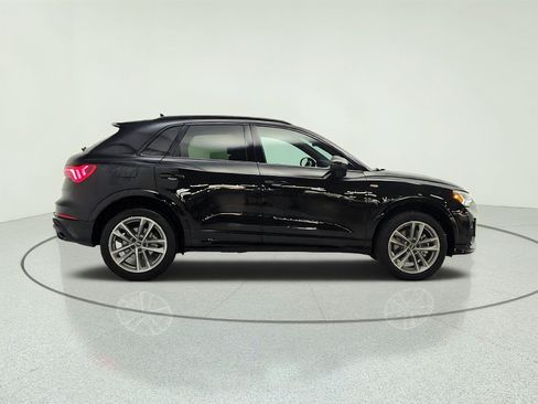 Used 2023 Audi Q3 2.0T Premium w/ Black Optic Sport Package AWD/4WD image 4