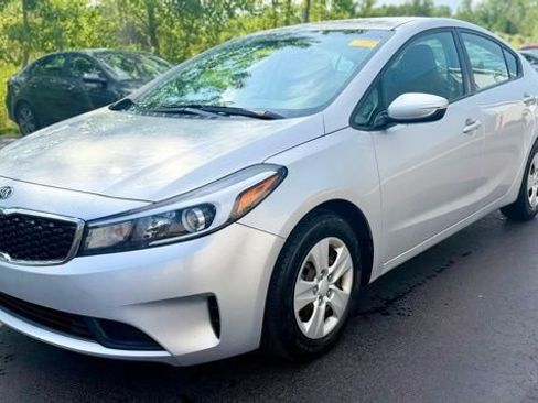 Used 2017 Kia Forte LX FWD image 1
