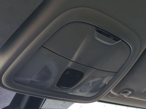 Used 2018 Jeep Cherokee Latitude w/ Cold Weather Group image 37