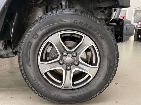 Used 2015 Jeep Wrangler Unlimited Rubicon AWD/4WD image 28
