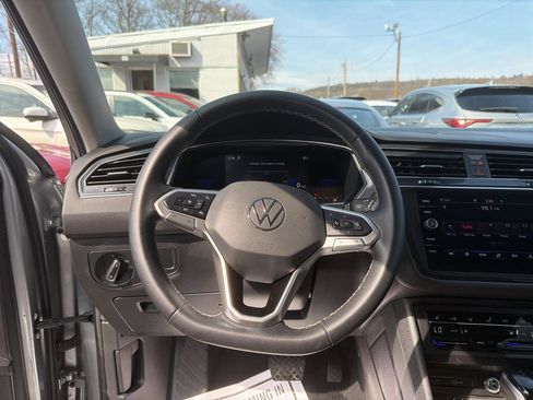 Used 2022 Volkswagen Tiguan SE AWD/4WD image 22