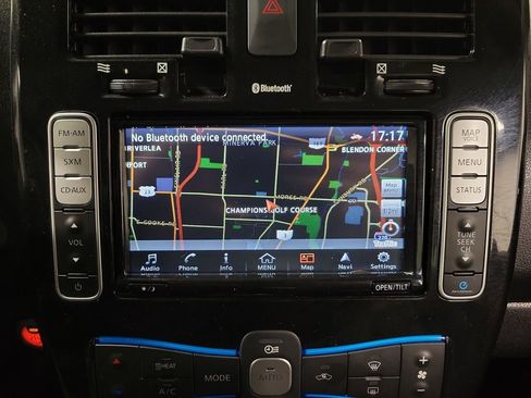 Used 2016 Nissan Leaf SL FWD image 18