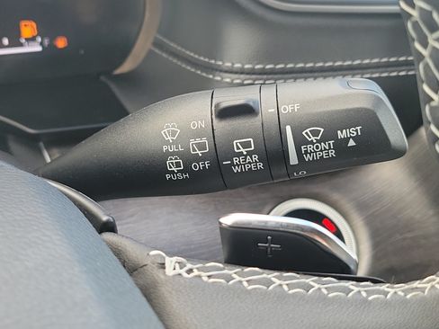 Used 2025 Jeep Grand Cherokee Limited RWD image 26