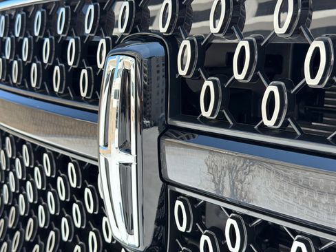 New 2027 Lincoln Navigator Reserve AWD/4WD image 15