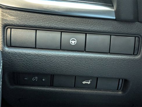 Used 2022 Nissan Rogue SV w/ SV Premium Package image 25