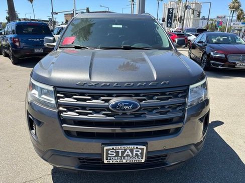Used 2018 Ford Explorer XLT w/ Equipment Group 202A FWD image 2