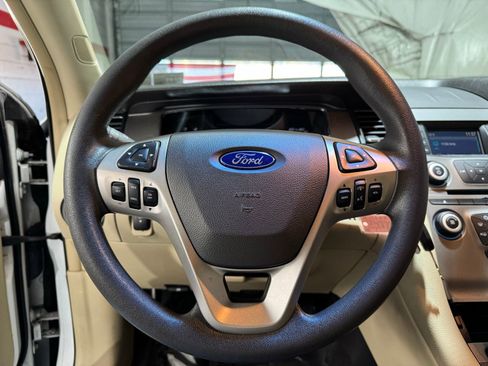 Used 2015 Ford Taurus SE image 19