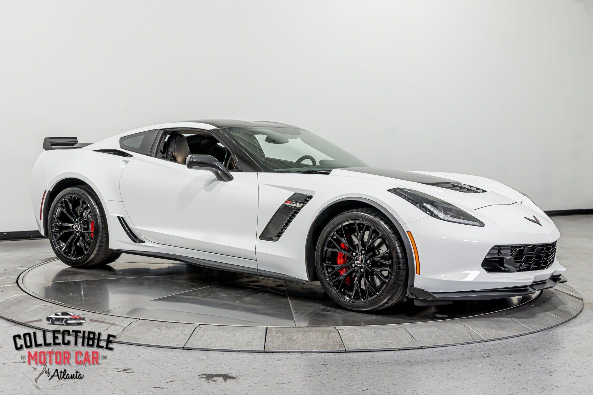 Used 2015 Chevrolet Corvette Z06 w/ 3LZ Preferred Equipment Group RWD image 27