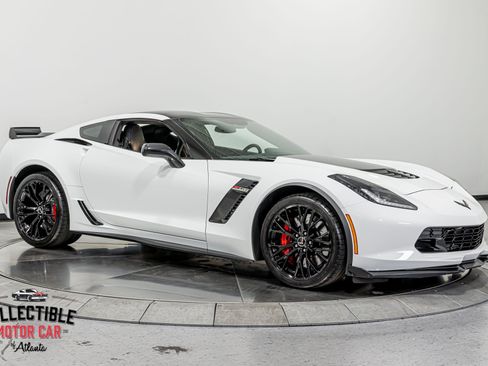 Used 2015 Chevrolet Corvette Z06 w/ 3LZ Preferred Equipment Group RWD image 27