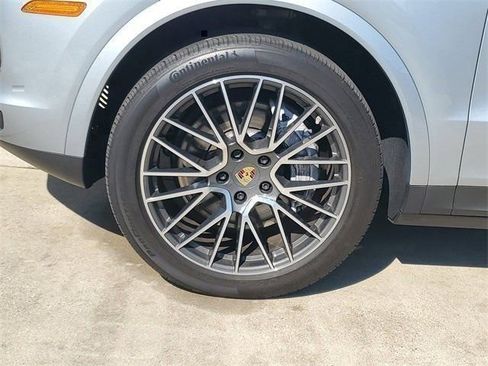 Used 2021 Porsche Cayenne image 12
