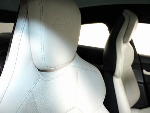 Used 2020 Porsche Taycan Turbo image 30