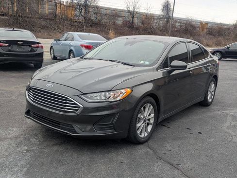 Used 2020 Ford Fusion SE image 1
