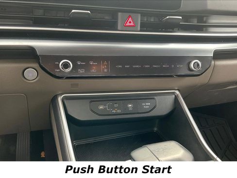 Used 2025 Kia Carnival image 16