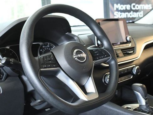 Used 2025 Nissan Altima 2.5 SV FWD image 22