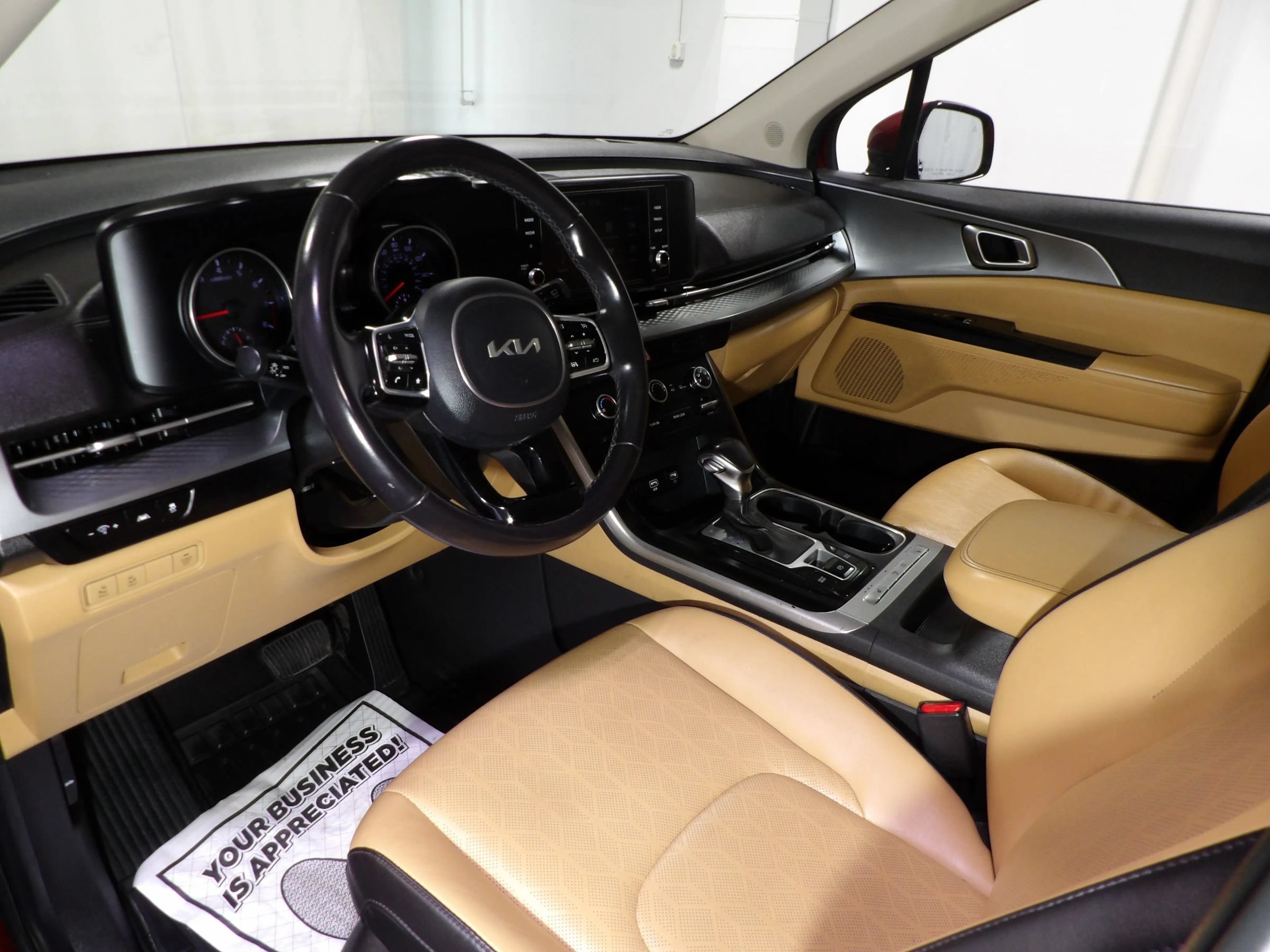 Used 2024 Kia Carnival LX FWD image 13
