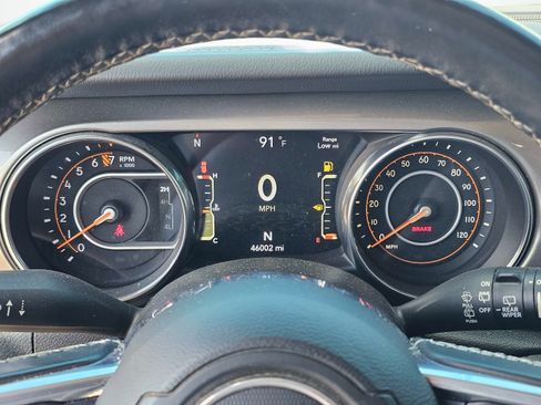 Used 2020 Jeep Wrangler Unlimited Sahara w/ LED Lighting Group AWD/4WD image 23