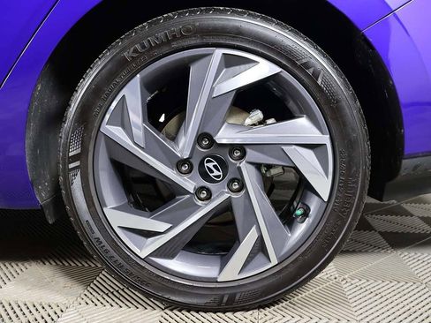 Certified 2025 Hyundai Elantra Sport image 17