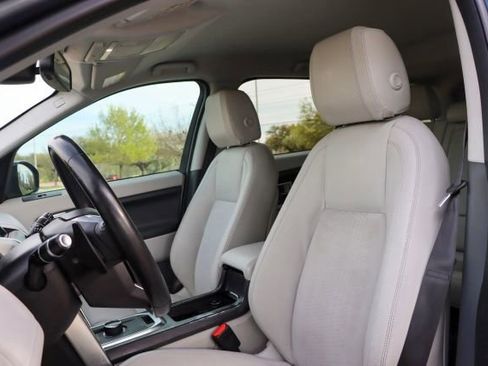 Used 2018 Land Rover Discovery Sport SE image 14