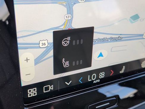 Certified 2025 Volvo XC40 B5 Core w/ Climate Package image 23