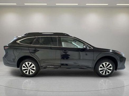 Used 2023 Subaru Outback Premium image 2