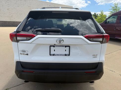 Certified 2021 Toyota RAV4 XLE w/ Convenience Package AWD/4WD image 4