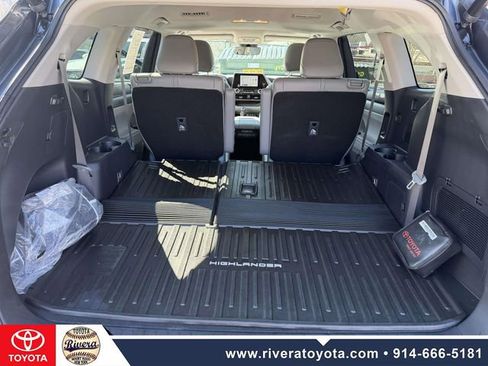 Used 2023 Toyota Highlander XLE image 18