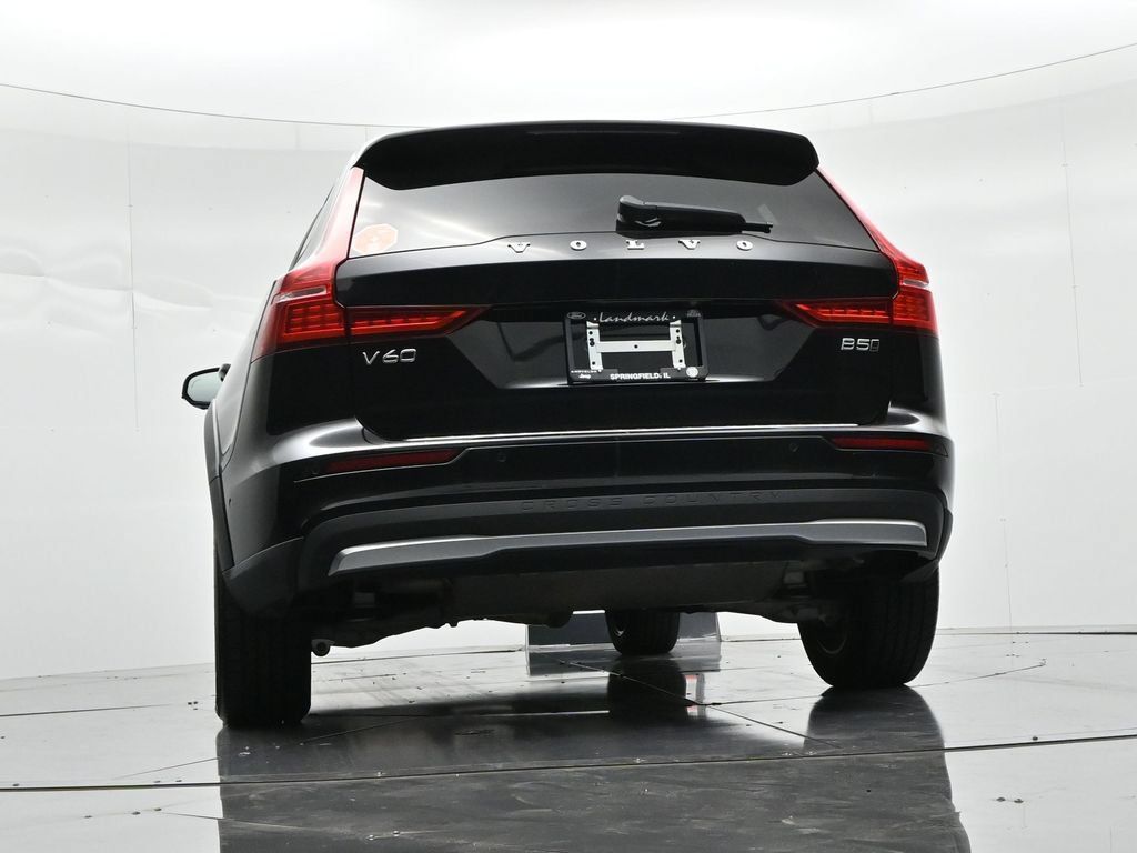 Used 2024 Volvo V60 B5 Cross Country Plus AWD/4WD image 19