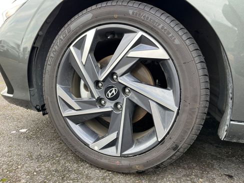 Used 2025 Hyundai Elantra SEL image 29