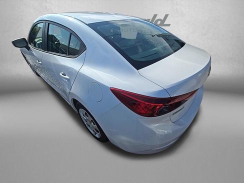 Used 2018 MAZDA MAZDA3 Sport FWD image 3