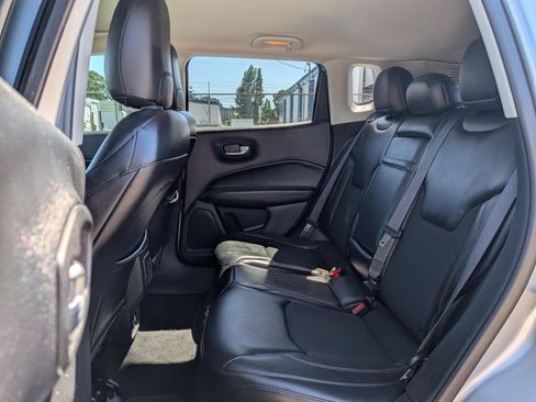 Used 2017 Jeep Compass Latitude w/ Popular Equipment Group FWD image 6