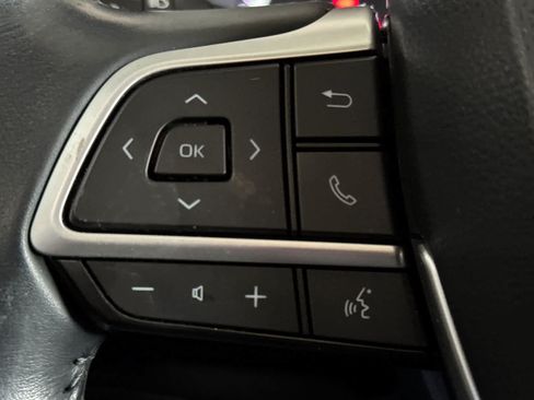 Used 2022 Toyota Highlander XLE FWD image 27