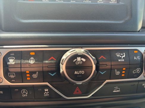 Used 2022 Jeep Wrangler Unlimited Sport image 26