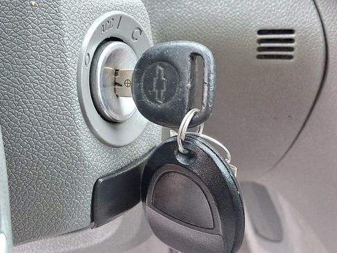 Used 2010 Chevrolet Traverse LT w/ Personal Connectivity Package FWD image 24