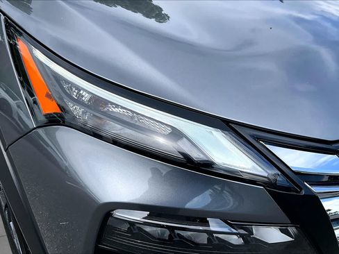 Used 2025 Nissan Rogue SV AWD/4WD image 28
