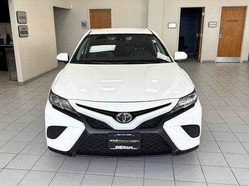 Used 2020 Toyota Camry SE image 5