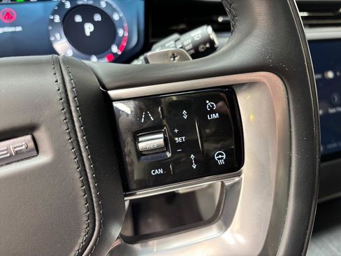 Used 2025 Land Rover Range Rover SE image 18