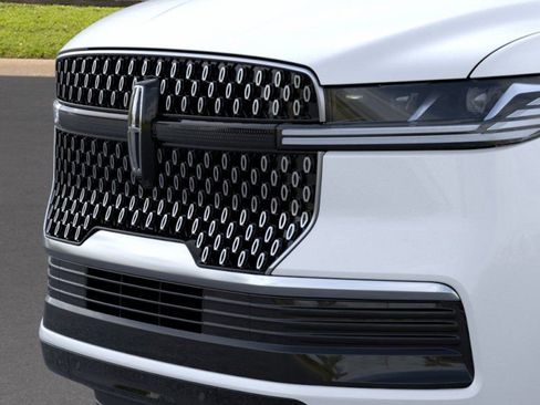New 2026 Lincoln Navigator L Reserve AWD/4WD image 17