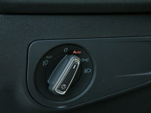 Used 2019 Volkswagen Tiguan S image 12