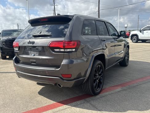 Used 2021 Jeep Grand Cherokee Laredo X image 12