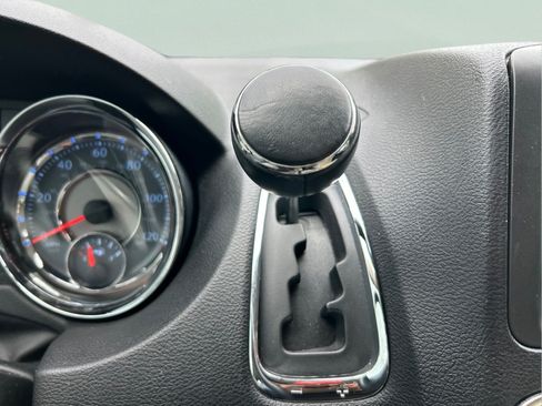 Used 2013 Dodge Grand Caravan SXT w/ UConnect Hands-Free Group FWD image 29