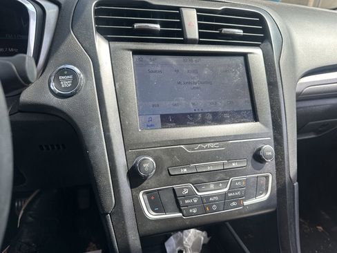 Used 2020 Ford Fusion SE w/ Equipment Group 151A FWD image 12
